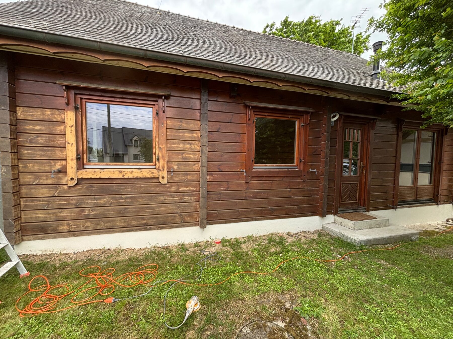 Façade principale du chalet avant rénovation
