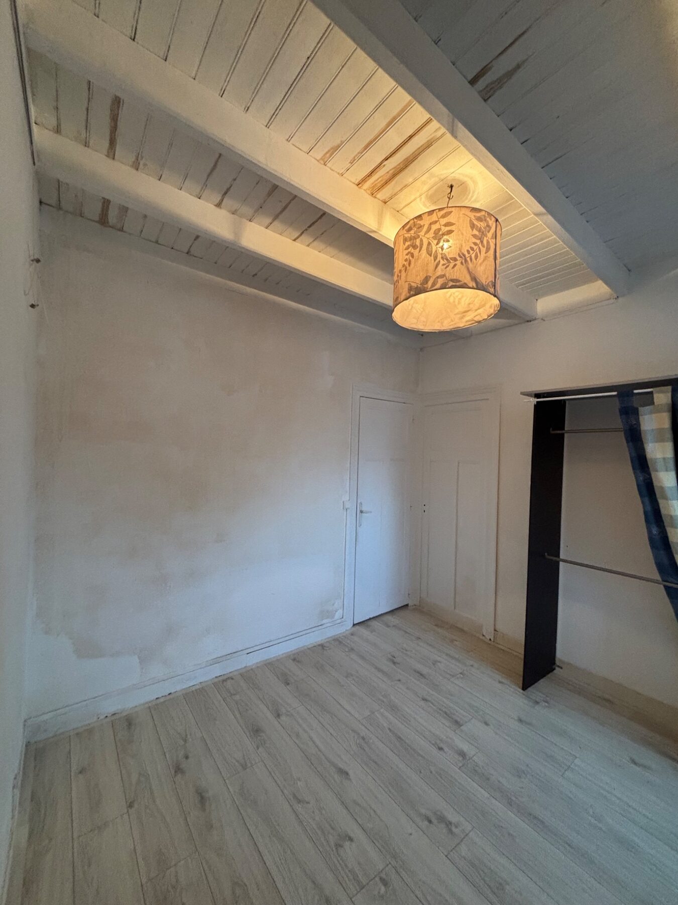 Seconde vue de la chambre avant rénovation