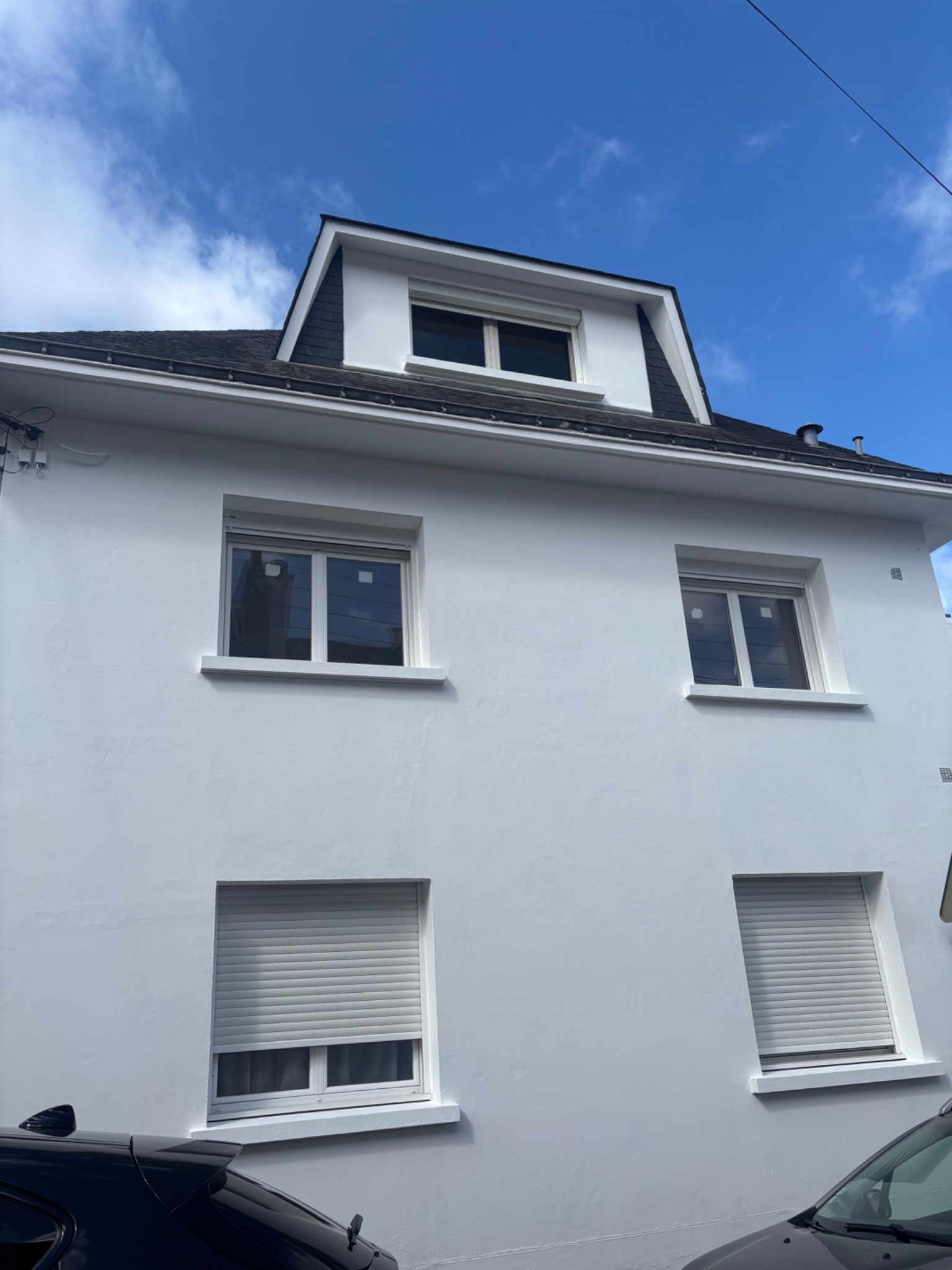 Façade rénovée et remise en peinture par Thebaud Peinture